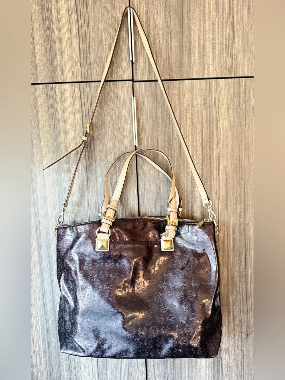 Michael Kors Jet Set Tote Satchel Bag Mono Patent Signature Logo Coffee